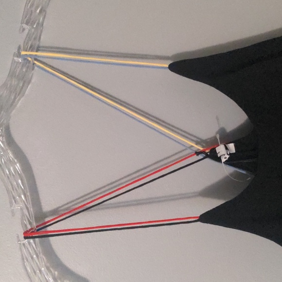 EUC✨ RO & DE medium black strappy tank with color criss-cross straps - Picture 11 of 16